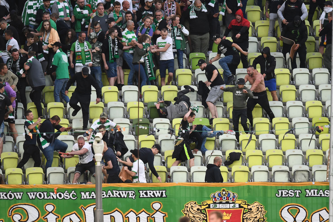 Lechia - Akademija! Wojna kiboli na trybunach. Krwawa jatka