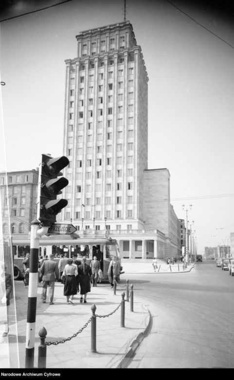 Hotel Warszawa w Prudentialu w latach 50.