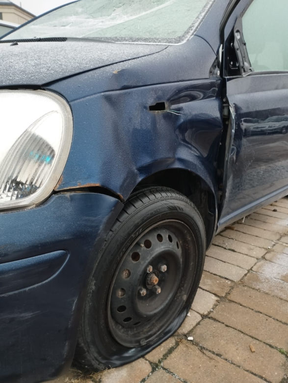 Szpecą i zajmują miejsca parkingowe. Wraki na ulicach Starachowic