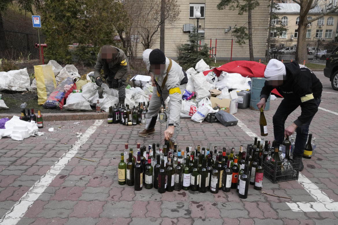 Wojna na Ukrainie - koktajle dla wroga