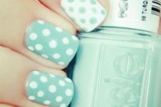 manicure, paznokcie, manicure w kropki, lakier do paznokci