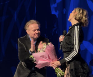 Michał Bajor na koncercie Anny Wyszkoni. Wskoczył do niej na scenę