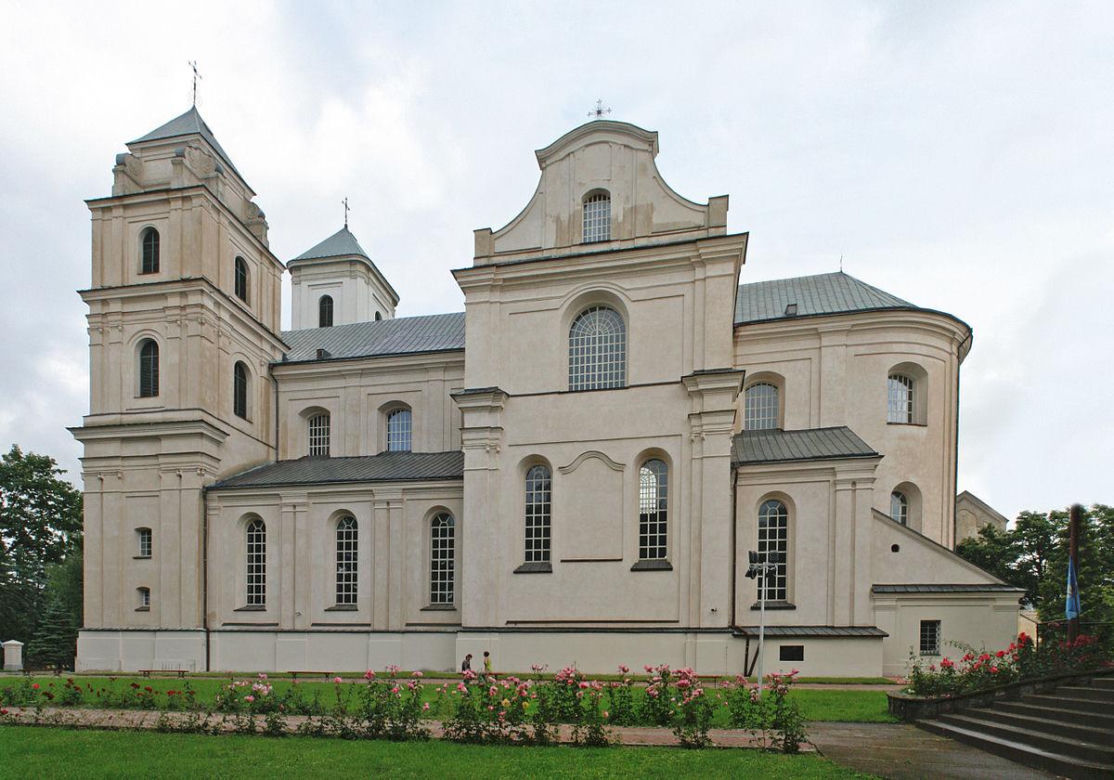Sanktuarium Maryjne w Różanymstoku i okolice