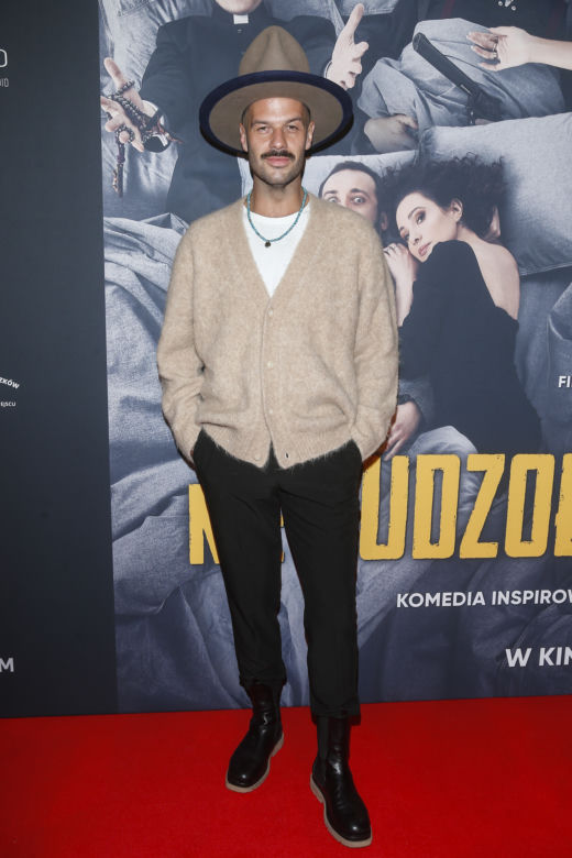 Gwiazdy na premierze filmu "Nie cudzołóż, nie kradnij". Julia Wieniawa zadaje szyku w drapieżnej stylizacji 