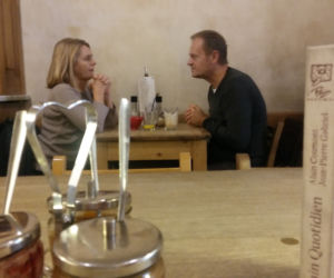 Donald Tusk z żoną w kawiarni, Bruksela