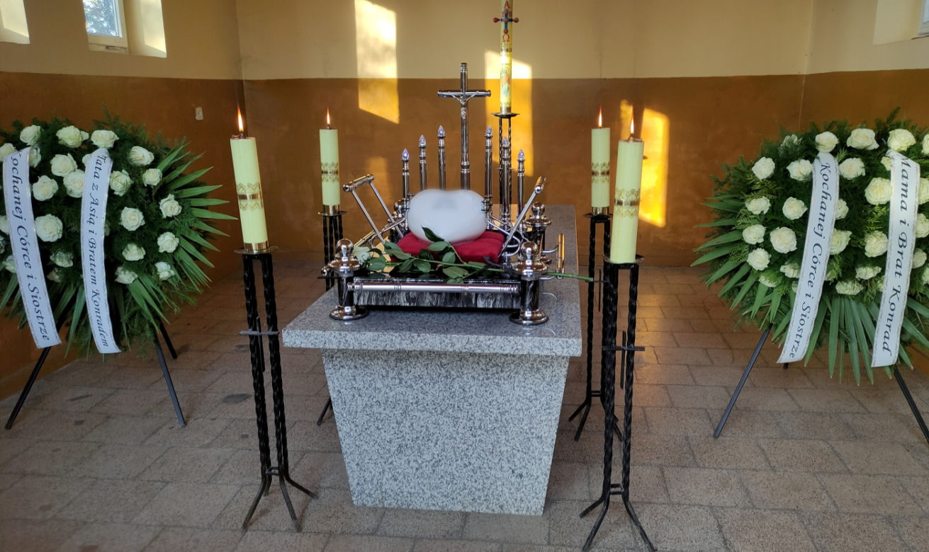 Pogrzeb zamordowanej 13-latki. Bliscy żegnają Nadię w Inowrocławiu