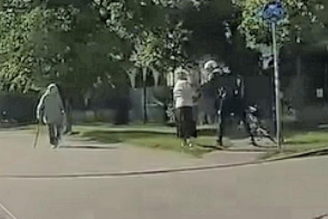 Rowerzysta zaatakował seniorkę