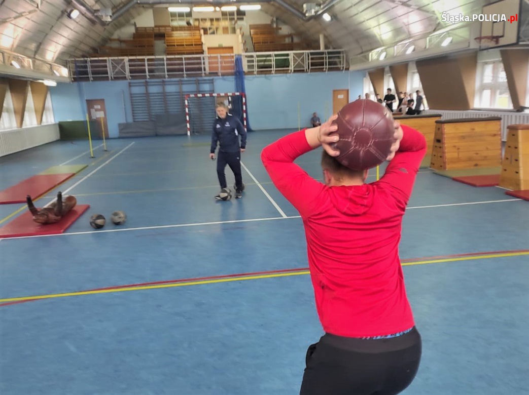 Śląskie: Policjanci zapraszają do wzięcia udziału w testach sprawnościowych