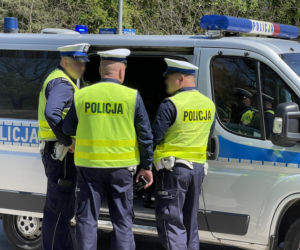 Pijany wiózł 8-letnią córeczkę. Mężczyzna wjechał w tył innego auta 