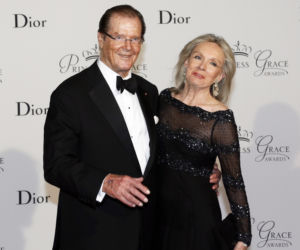 ROGER MOORE.