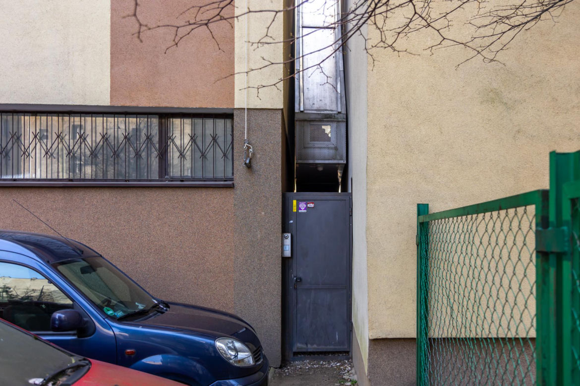 To najwęższy dom na świecie - zdjęcia. Dom Kereta stoi w Warszawie, ma jedynie 152 cm szerokości