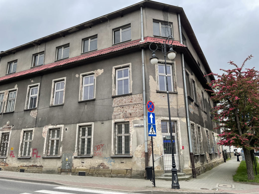 Zniszczona kamienica przy ul. Kazimierza Wielkiego w Nowym Sączu. Co w niej będzie? 