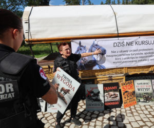 Protest przeciw przewozom konnym do Morskiego Oka