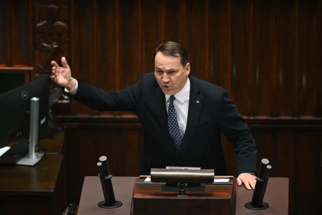 Sikroski bez hamulców do Macierewicza: Antek świrze!