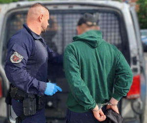 Niespodziewany finał „dożynkowej nocy”. 18-latek próbował wręczyć policjantom 1000 zł