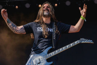 Gitarzysta Sepultury o metalowym zespole, który wniósł coś nowego do gitarowych riffów. Bardzo trudno to opisać 