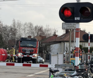 Zignorowała opuszczone rogatki, z torów zmiótł ją nadjeżdżający pociąg. Dramat w Jasiennicy Mazowieckiej