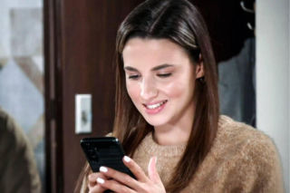 Iga bierze sprawy w swoje ręce i zbliża się do Jamesa