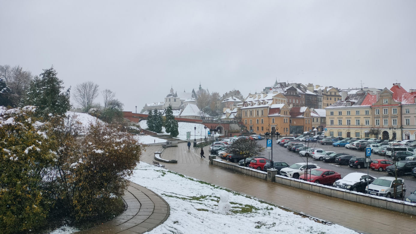 Pierwszy śnieg w tym sezonie! Lublin jest ukryty pod zimową pierzynką 