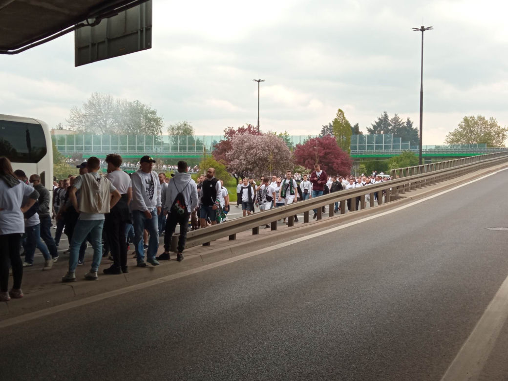 Przemarsz kibiców Legii Warszawa na PGE Narodowy