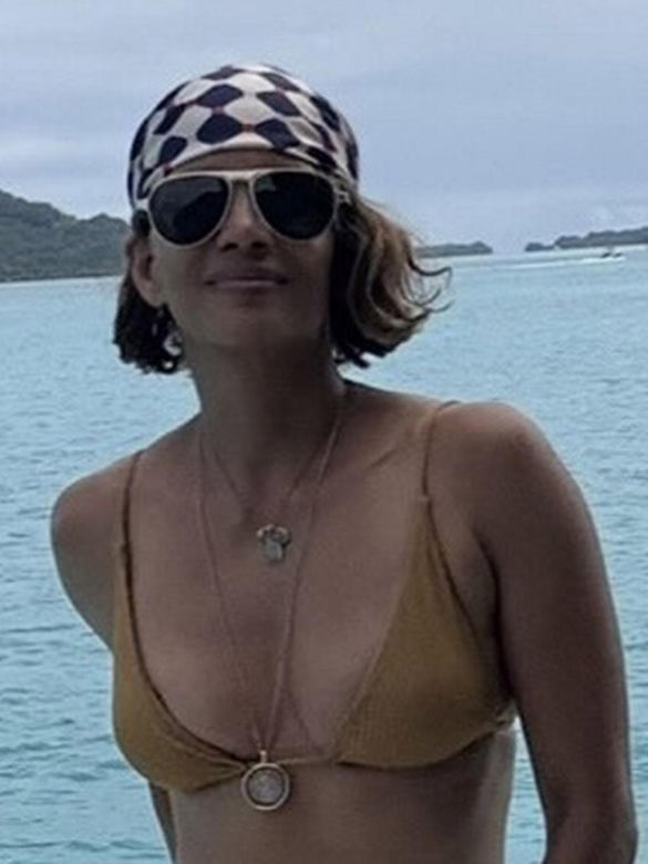 Halle Berry ma 59 lat i pokazała się w bikini. Wszystkim opadły szczęki!