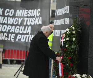 Jarosław Kaczyński na obchodach miesięcznicy smoleńskiej