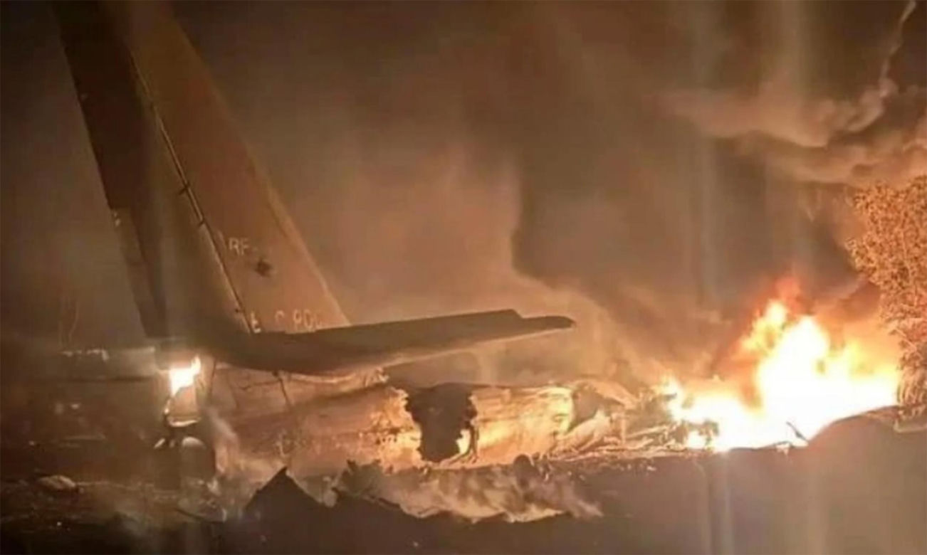 Katastrofa rosyjskiego bombowca. Tu-95 rozbił się i stanął w ogniu. Zginęło 6 osób