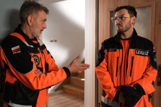 Na sygnale, odcinek 914. Dobromir Lisicki (Kamil Błoch), Wiktor Banach (Wojciech Kuliński)