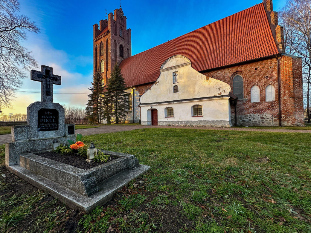 O tej wsi zrobiło się głośno z dnia na dzień. Ksiądz chodzący po kolędzie zaatakował psa