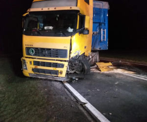 Tragiczny wypadek w Jeziorach Wielkich! Nie żyje młody kierowca! [ZDJĘCIA]