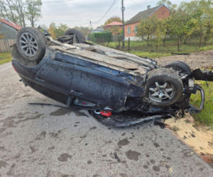Nocny wypadek w Brzozowej. BMW wypadło z drogi