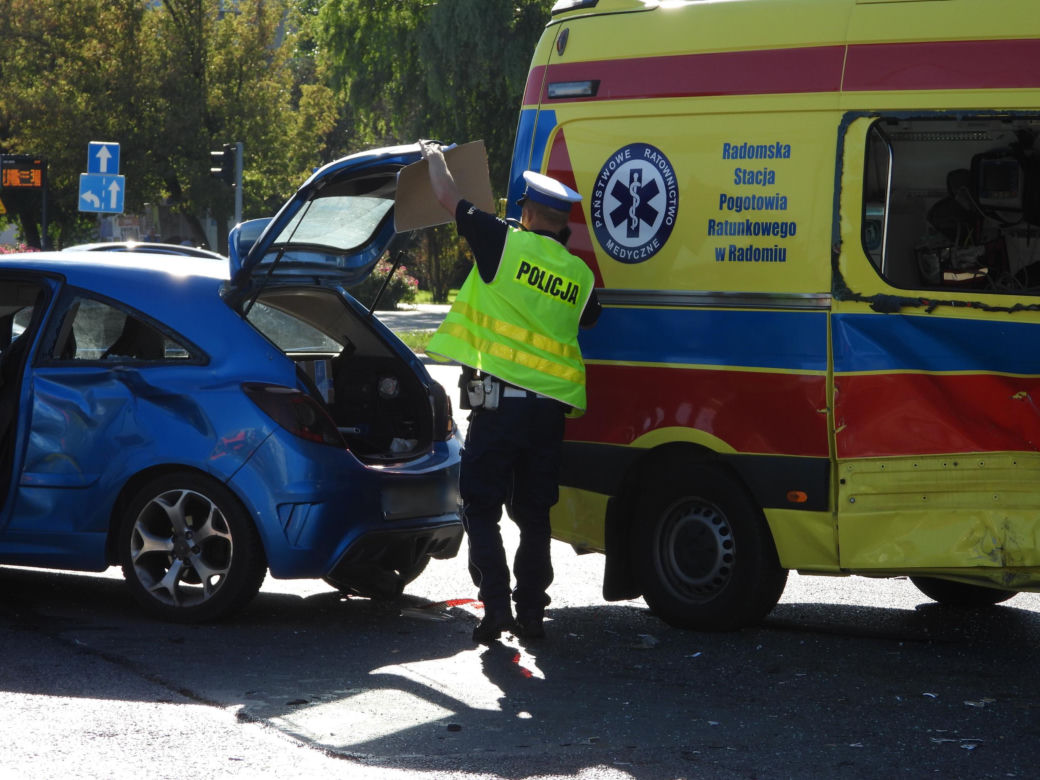 Radom. Wypadek karetki