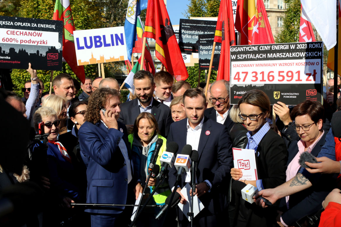 Warszawa. Samorządowcy protestowali w sprawie wysokich cen energii. „Jeśli sobie nie radzicie, oddajcie władzę!”