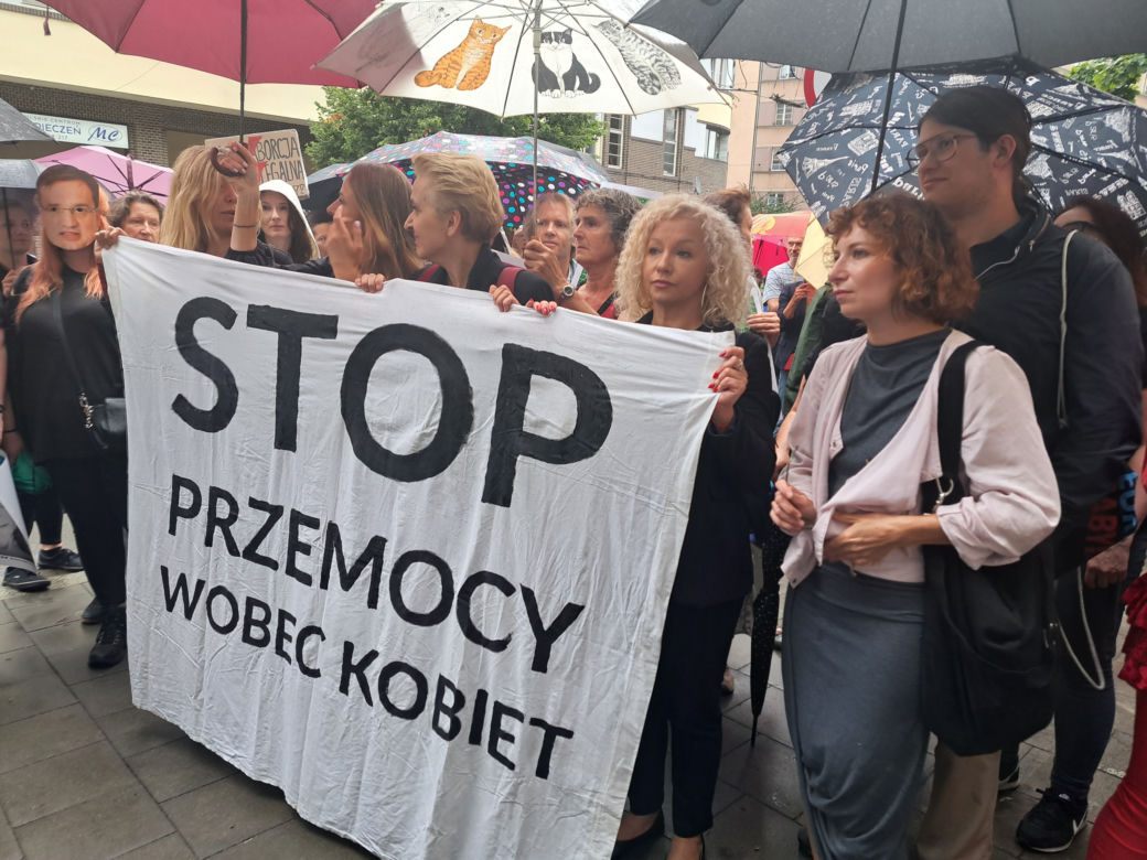 "Nigdy nie będziesz szła sama. Solidarnie z Joanna". Protest w Krakowie