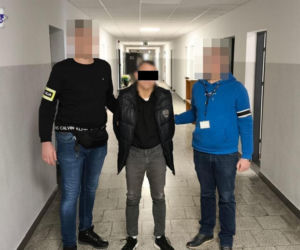 Zabrali gotówkę i kosztowności, ale nie zdążyli uciec. Akcja policji pod Lublinem