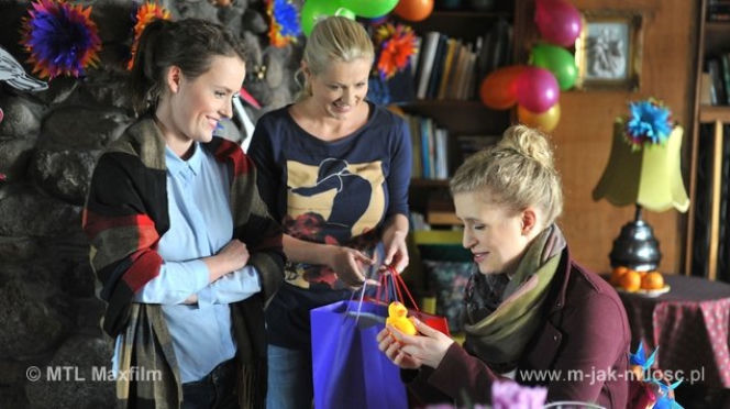M jak miłość odc. 1144. Natalka (Marcjanna Lelek), Ala (Olga Frycz), Marzenka (Olga Szomańska)