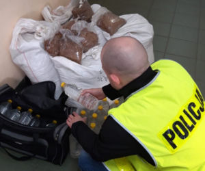 Bydgoszczanin wpadł z nielegalnym tytoniem. W domu miał aż 72 kg! [ZDJĘCIA]
