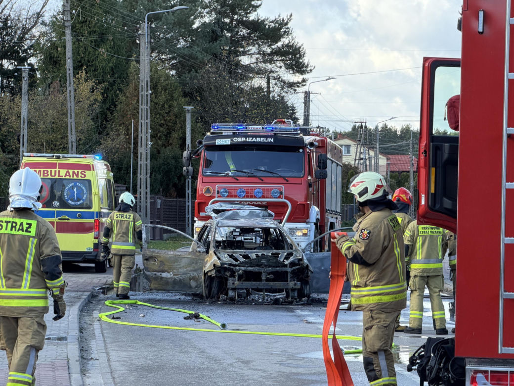 Truskaw. Auto stanęło w ogniu, kierowca się palił