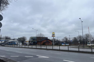 Nietypowy McDonald's przy ul. Radzymińskiej w Warszawie