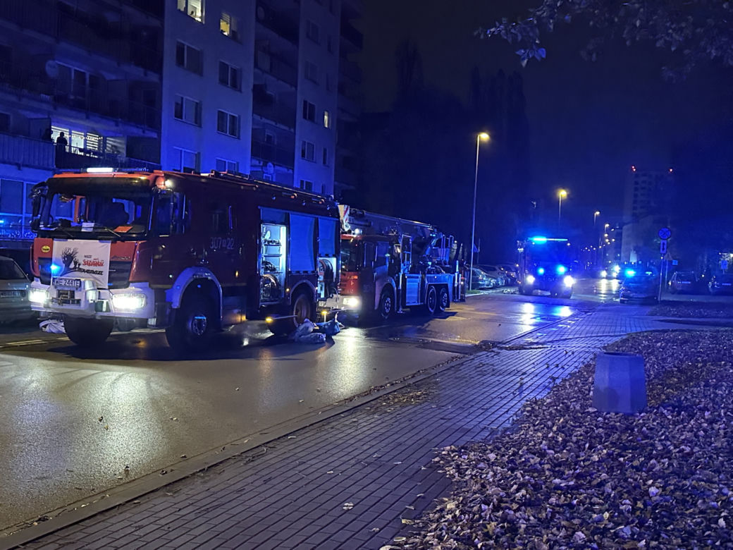 Dramat na Bemowie, mieszkanie płonęło jak pochodnia. W środku był dzieci