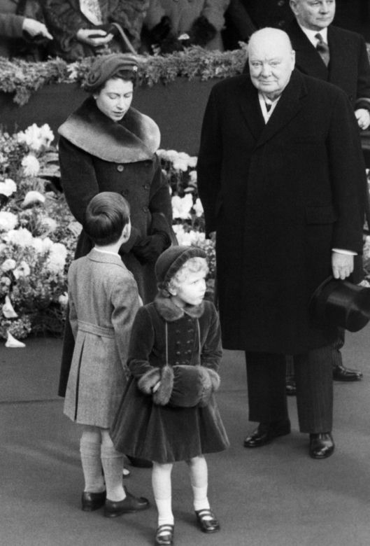 Królowa Elżbieta II i Książę Karol - zdjęcia archiwalne