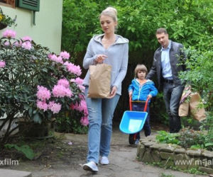 M jak miłość odc. 1079. Joanna (Barbara Kurdej-Szatan), Wojtuś (Feliks Matecki), Tomek (Andrzej Młynarczyk)