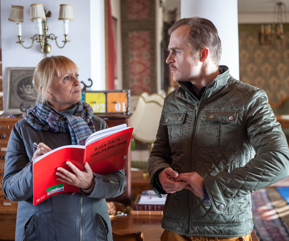 To nie koniec świata 2 sezon odc. 20. Halina (Dorota Pomykała), Klaudiusz (Piotr Rogucki)