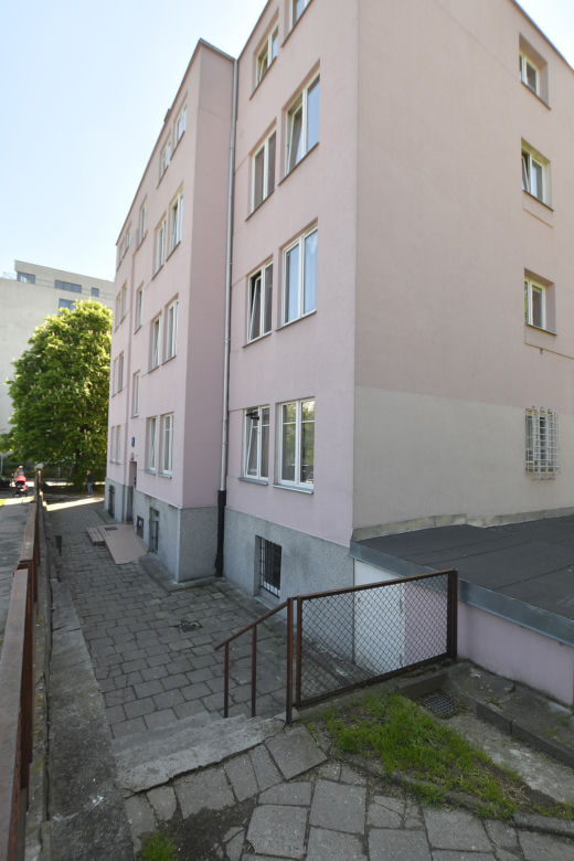 2-latek wypadł przez okno! Matka miała 1 promil