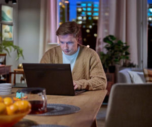 Na Wspólnej, odcinek 4170: Julka martwi się o Kosmę, a o jego zniknięcie obwinia Leona