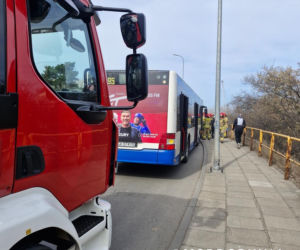 Na miejscu pracowały zespoły ratownictwa medycznego, które udzieliły pomocy poszkodowanym i zabezpieczyły miejsce zdarzenia