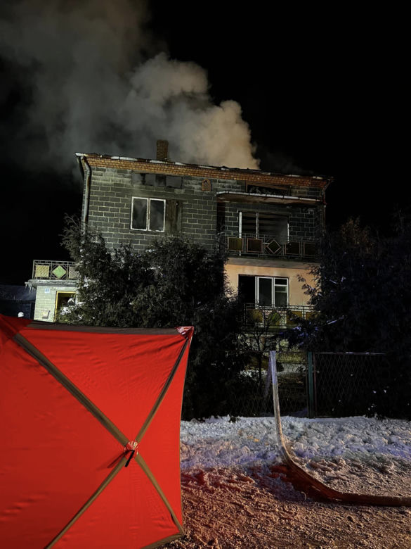 Tragiczny pożar pod Olkuszem. Nie żyje mężczyzna wyniesiony z płonącego domu