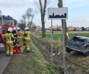 18-latka ciężko ranna po dachowanio opla w Drobinie. Potworny wypadek na DK10 pod Płockiem [ZDJĘCIA]