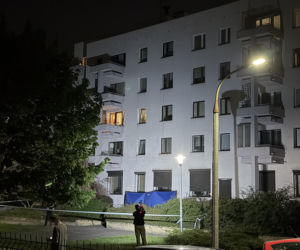 Roman mieszkał z rozkładającym się ciałem brata. Kiedy pojawiły się służby, skoczył z okna i zginął