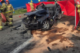 Wjechał Fordem pod ciężarówkę i uderzył w Skodę. 20-latka zabrał śmigłowiec. Tragiczny finał